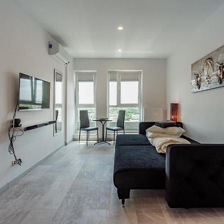 Cozy Penthousestudio Cityview W12 Bukares Bagian luar foto